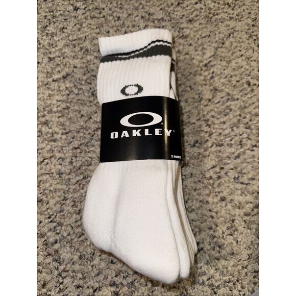 OAKLEY ESSENTIAL SOCKS MEN'S WHITE 900271 LARGE (3‎ PACK) NWT 10-13 - Picture 1 of 4